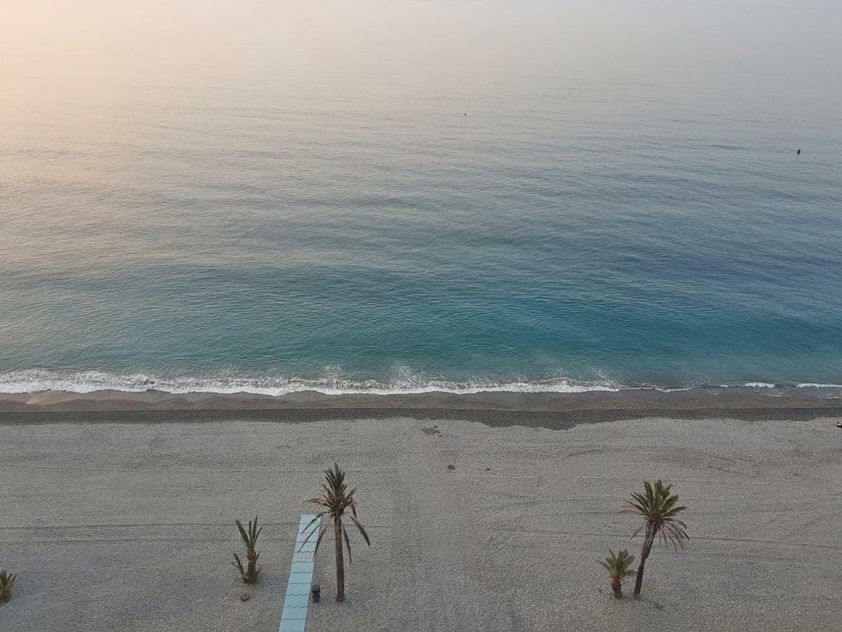 Atico En Almunecar. Primera Linea De Playa Con Vistas Espectaculares Exterior photo